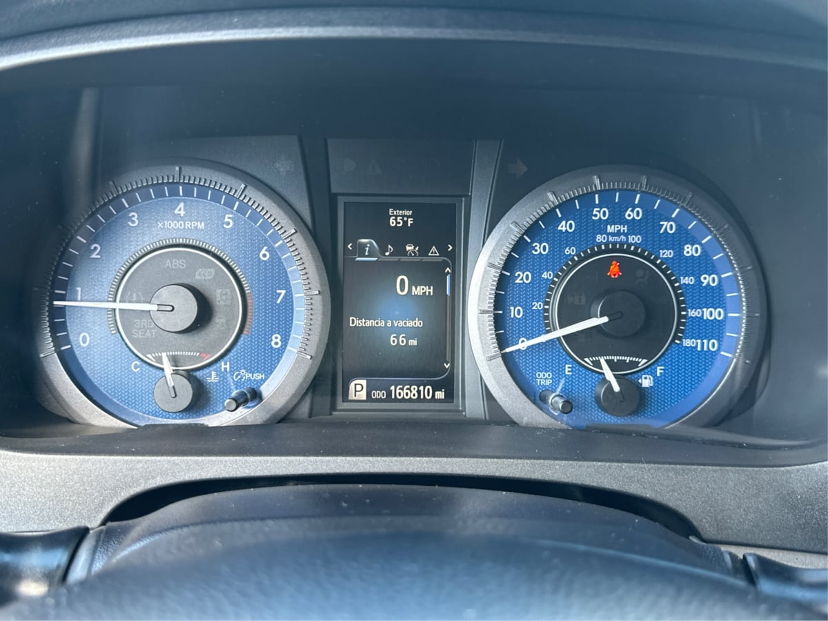 2020 Toyota Sienna LE photo 16