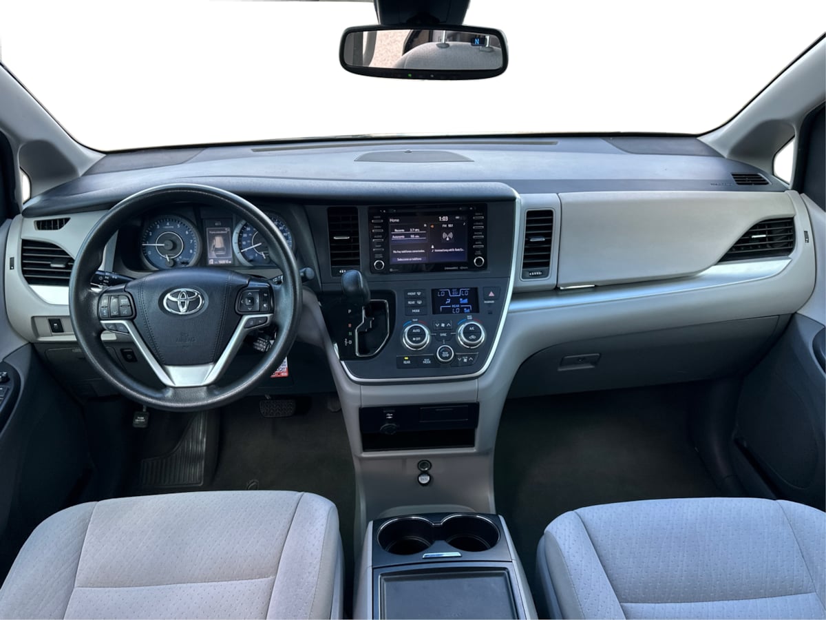 2020 Toyota Sienna LE photo 28