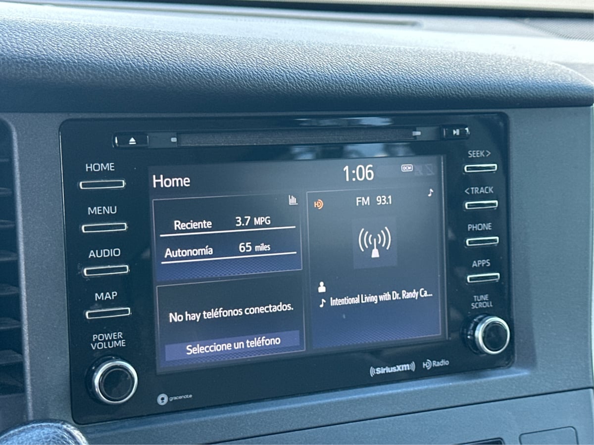 2020 Toyota Sienna LE photo 29