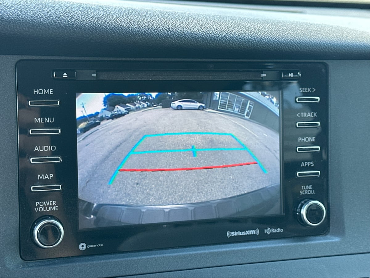 2020 Toyota Sienna LE photo 32