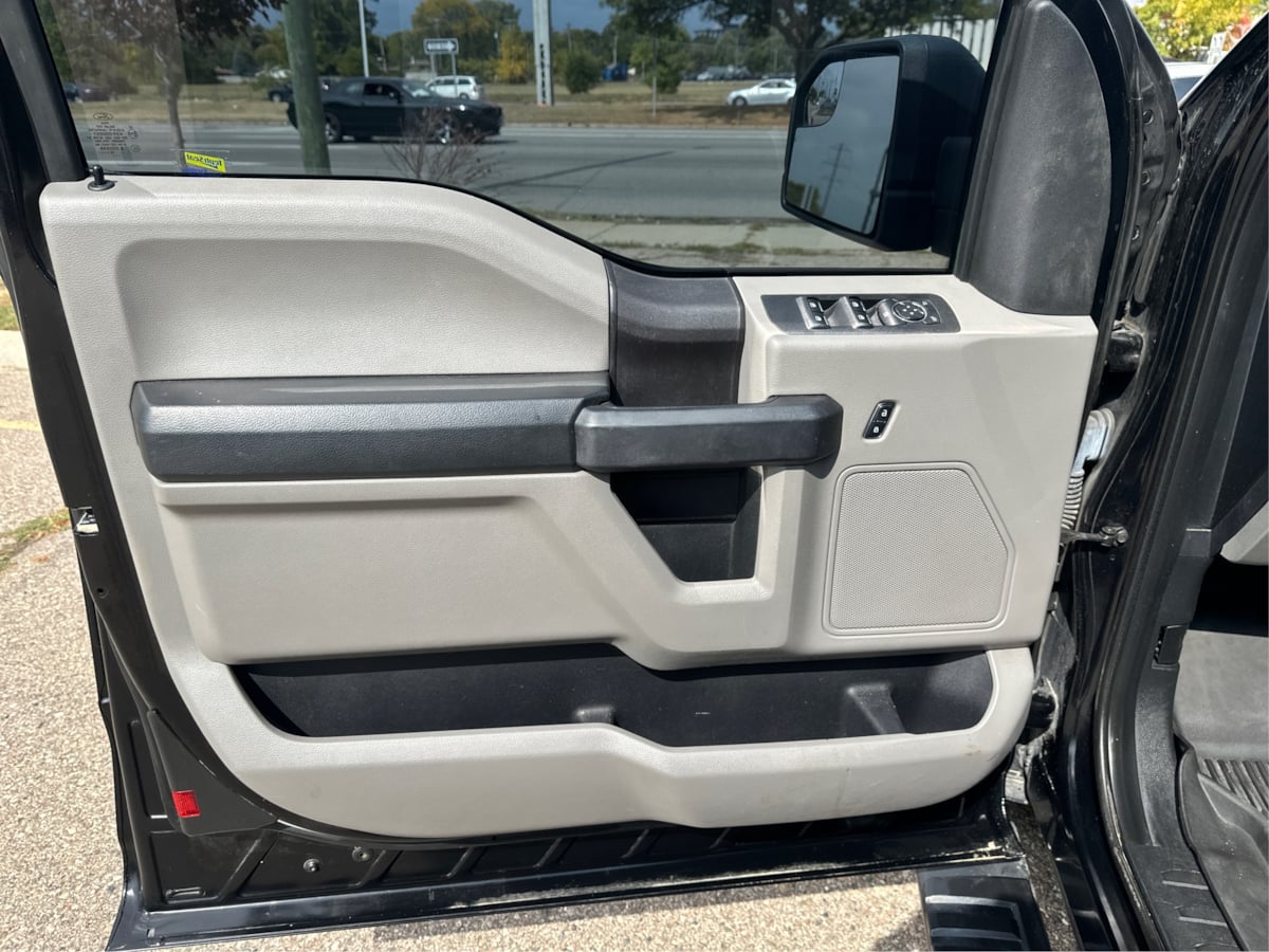 2016 Ford F-150 XL photo 13