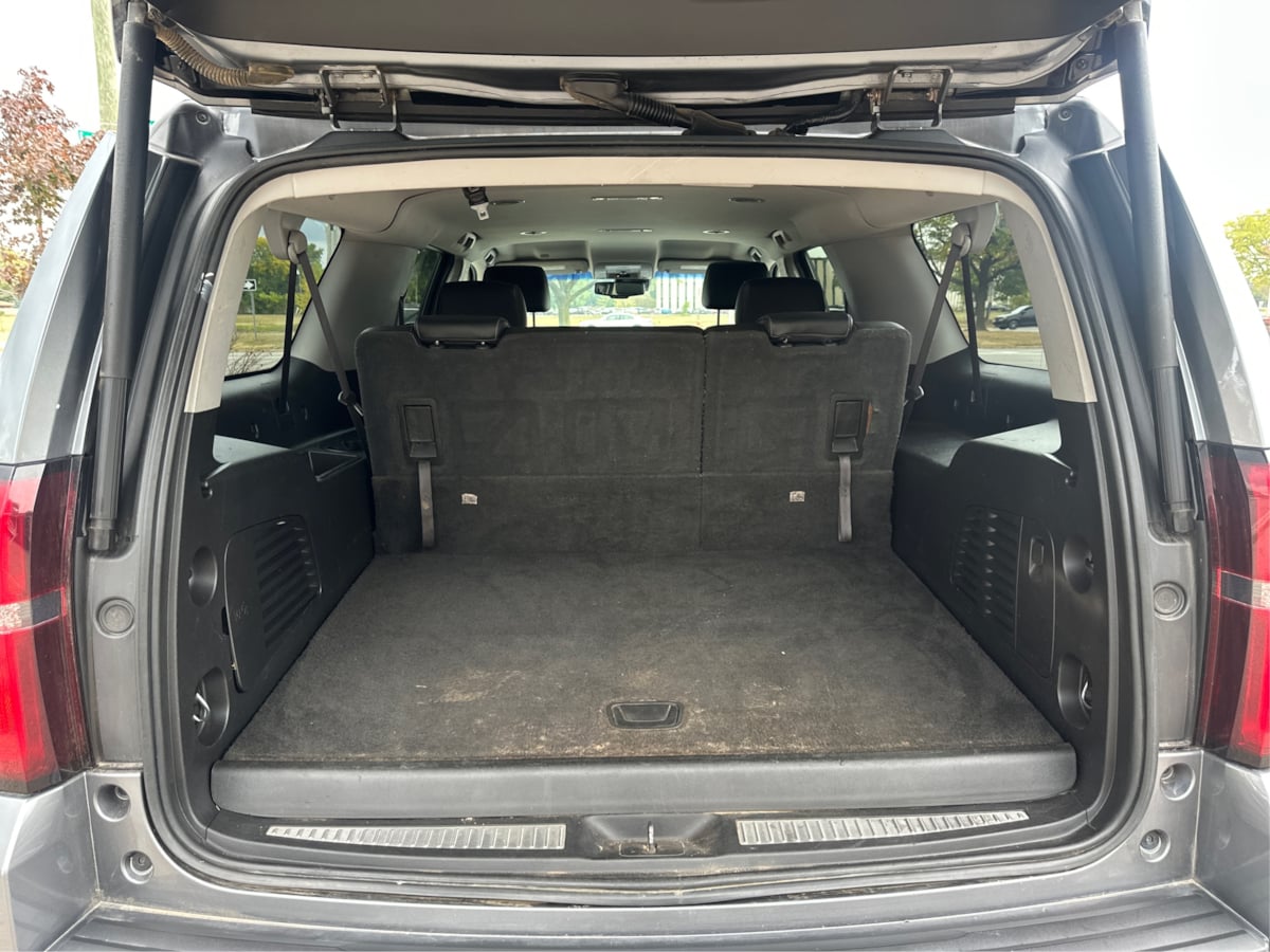 2019 Chevrolet Suburban LT photo 11