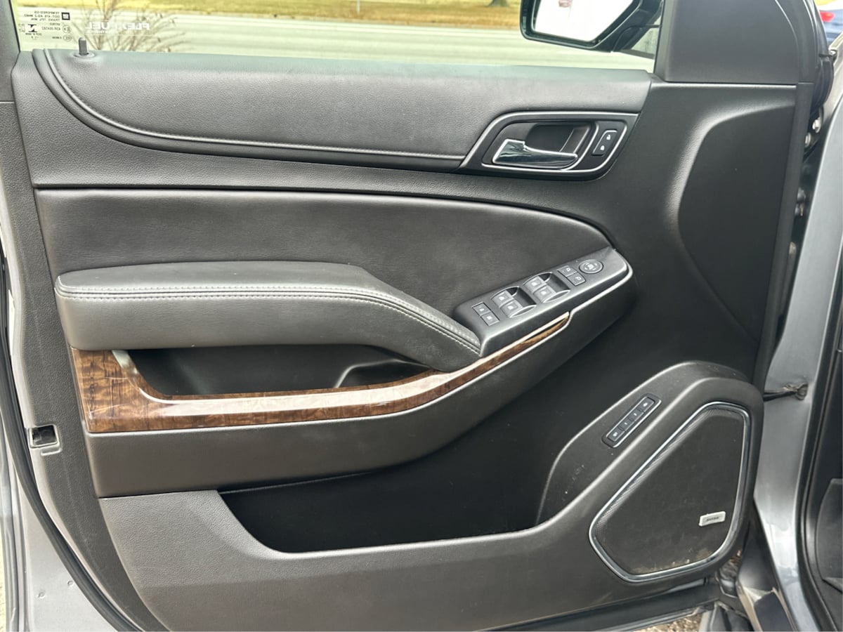2019 Chevrolet Suburban LT photo 12