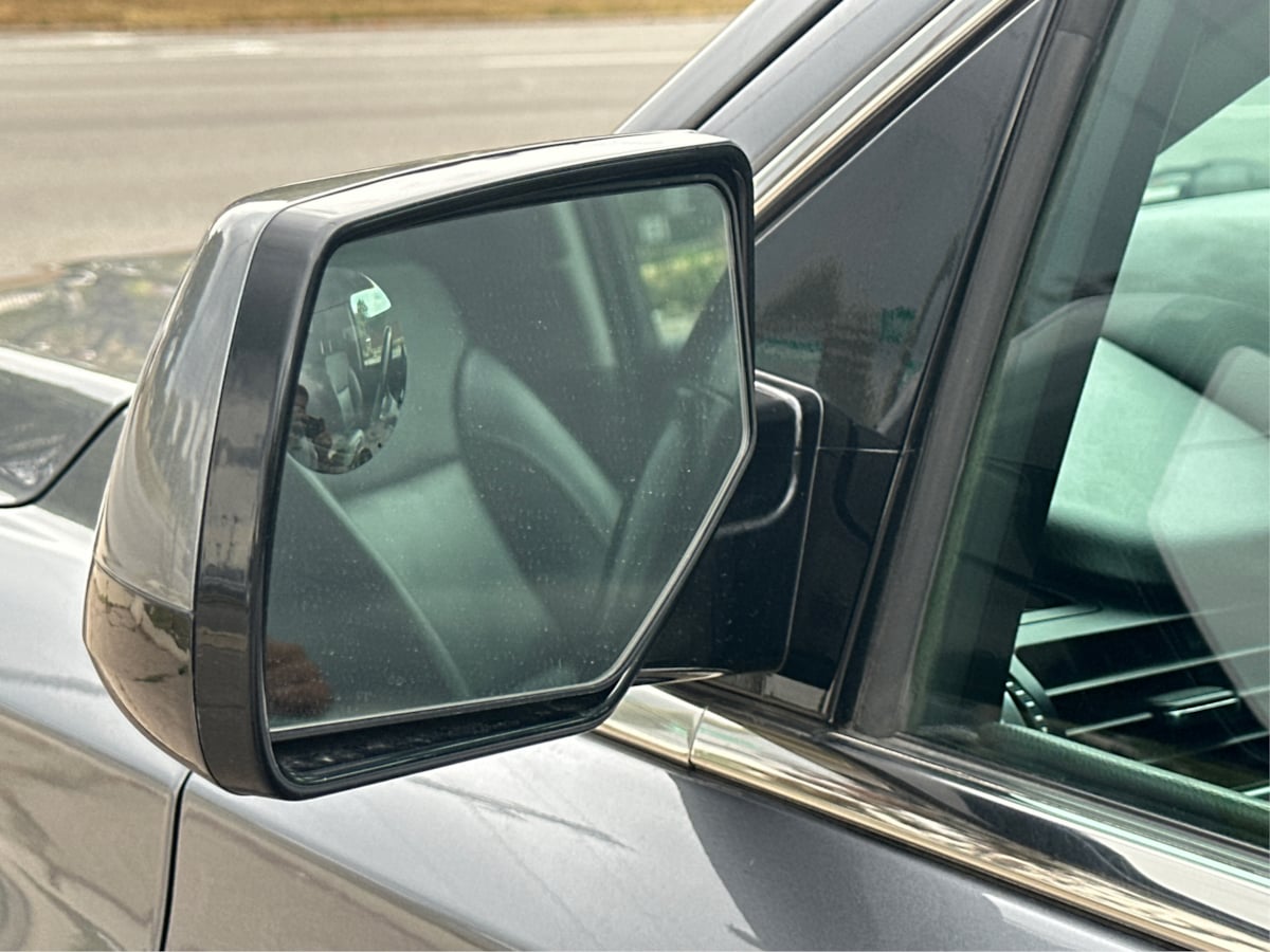 2019 Chevrolet Suburban LT photo 23