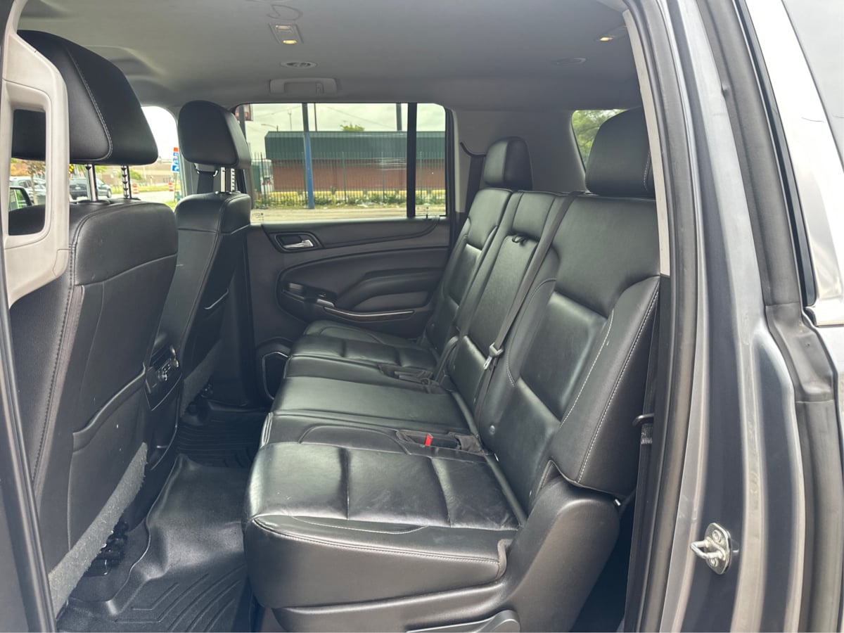 2019 Chevrolet Suburban LT photo 9