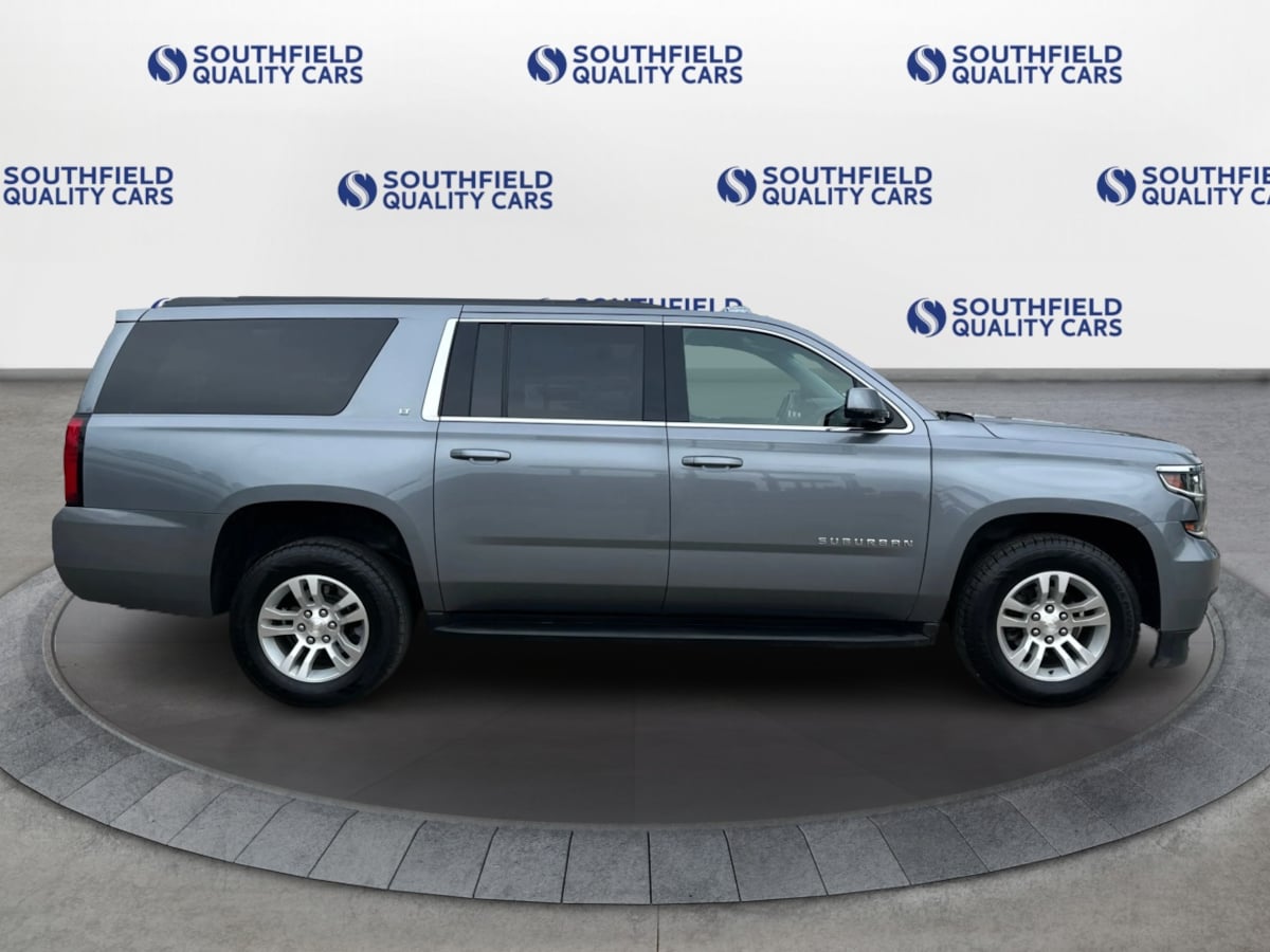 2019 Chevrolet Suburban LT photo 6