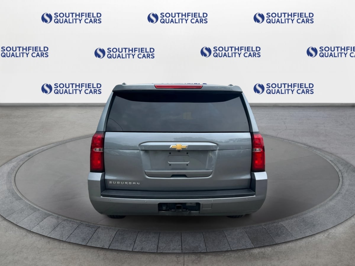 2019 Chevrolet Suburban LT photo 3
