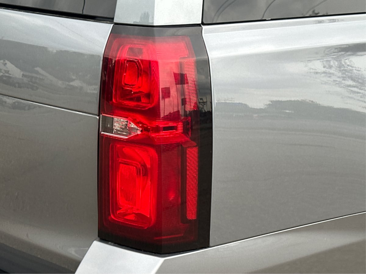 2019 Chevrolet Suburban LT photo 27