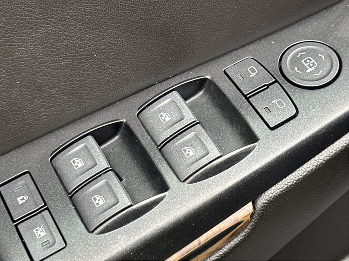 2019 Chevrolet Suburban LT photo 28