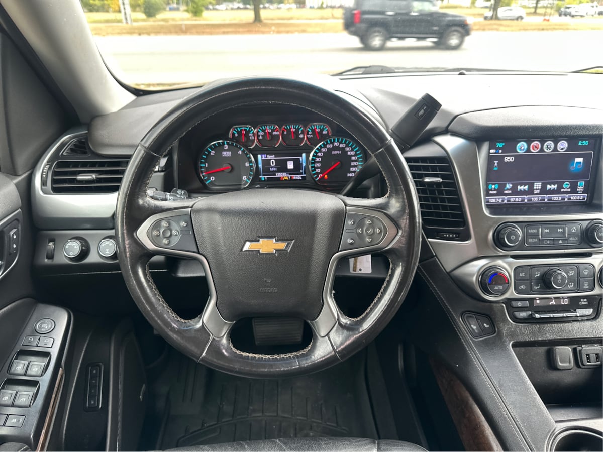 2019 Chevrolet Suburban LT photo 13
