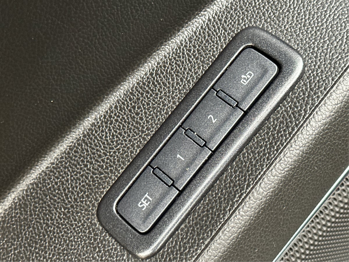 2019 Chevrolet Suburban LT photo 41