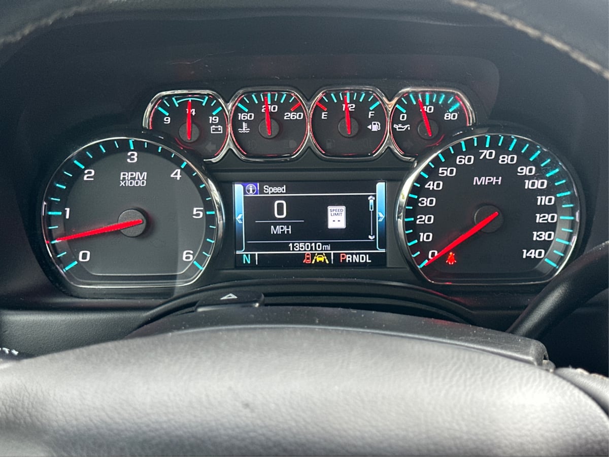 2019 Chevrolet Suburban LT photo 17