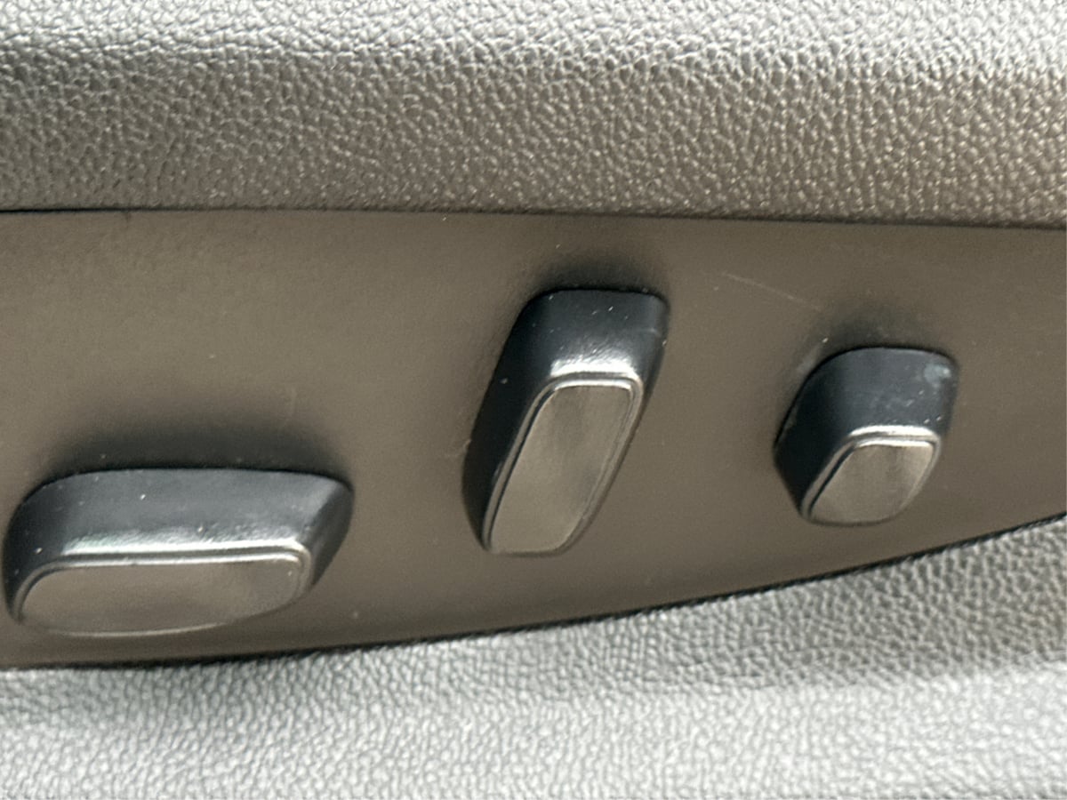 2019 Chevrolet Suburban LT photo 31