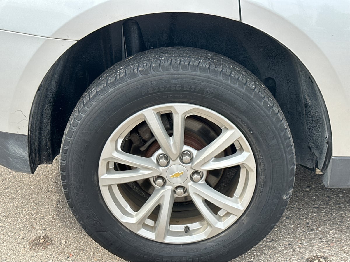 2017 Chevrolet Equinox LT photo 22