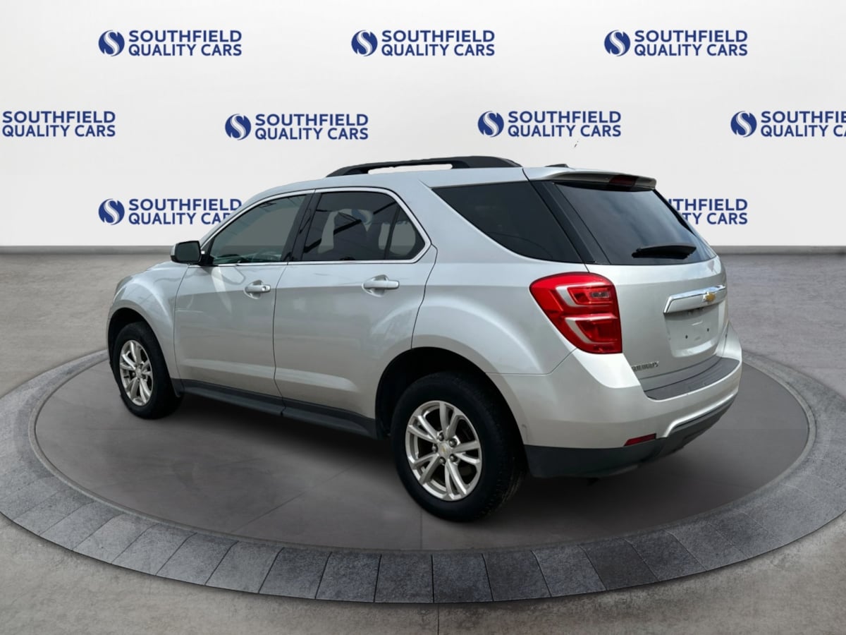 2017 Chevrolet Equinox LT photo 4