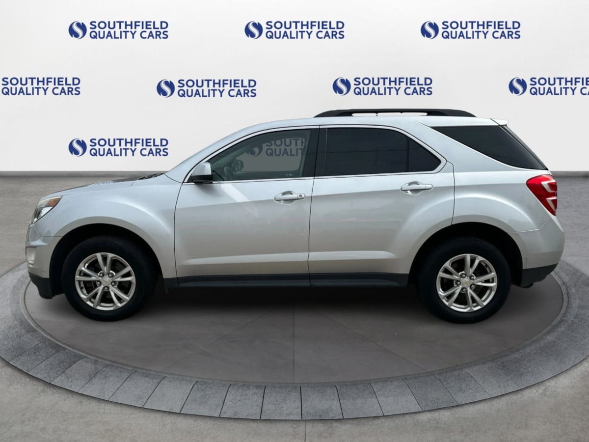 2017 Chevrolet Equinox LT photo 3