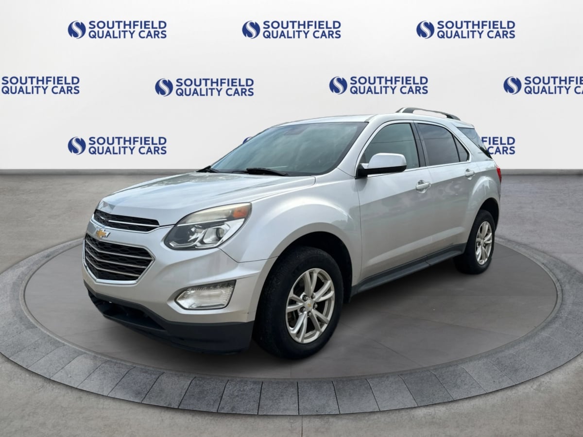 2017 Chevrolet Equinox LT photo 2