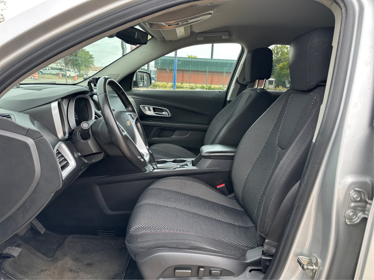 2017 Chevrolet Equinox LT photo 10