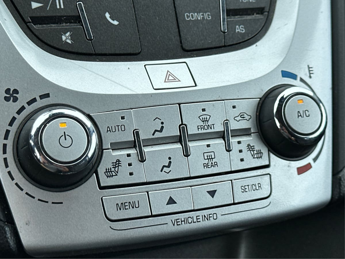 2017 Chevrolet Equinox LT photo 38