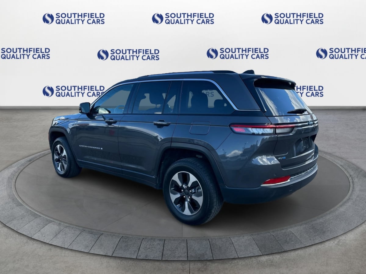 2023 Jeep Cherokee 4xe photo 2