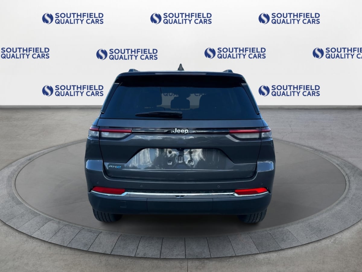 2023 Jeep Cherokee 4xe photo 3