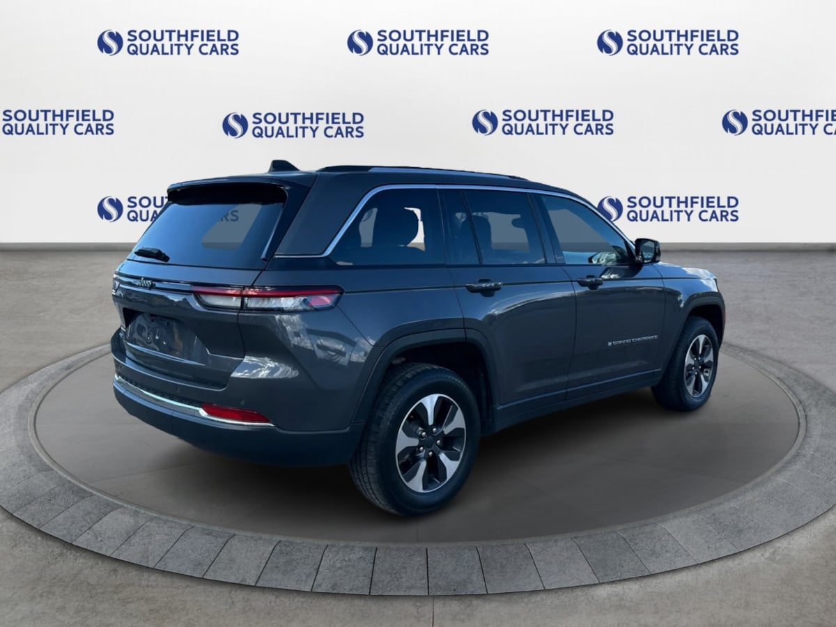 2023 Jeep Cherokee 4xe photo 5