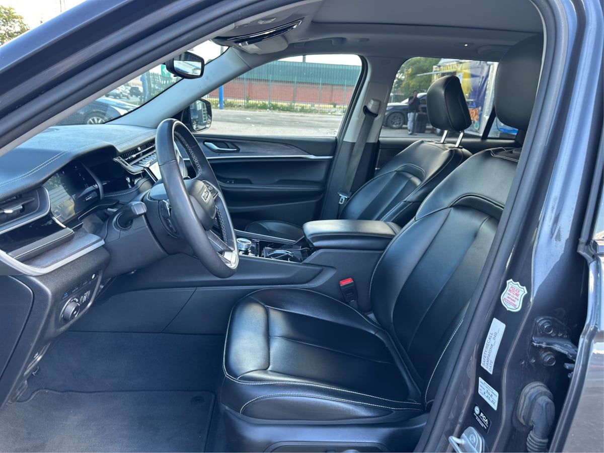2023 Jeep Cherokee 4xe photo 8