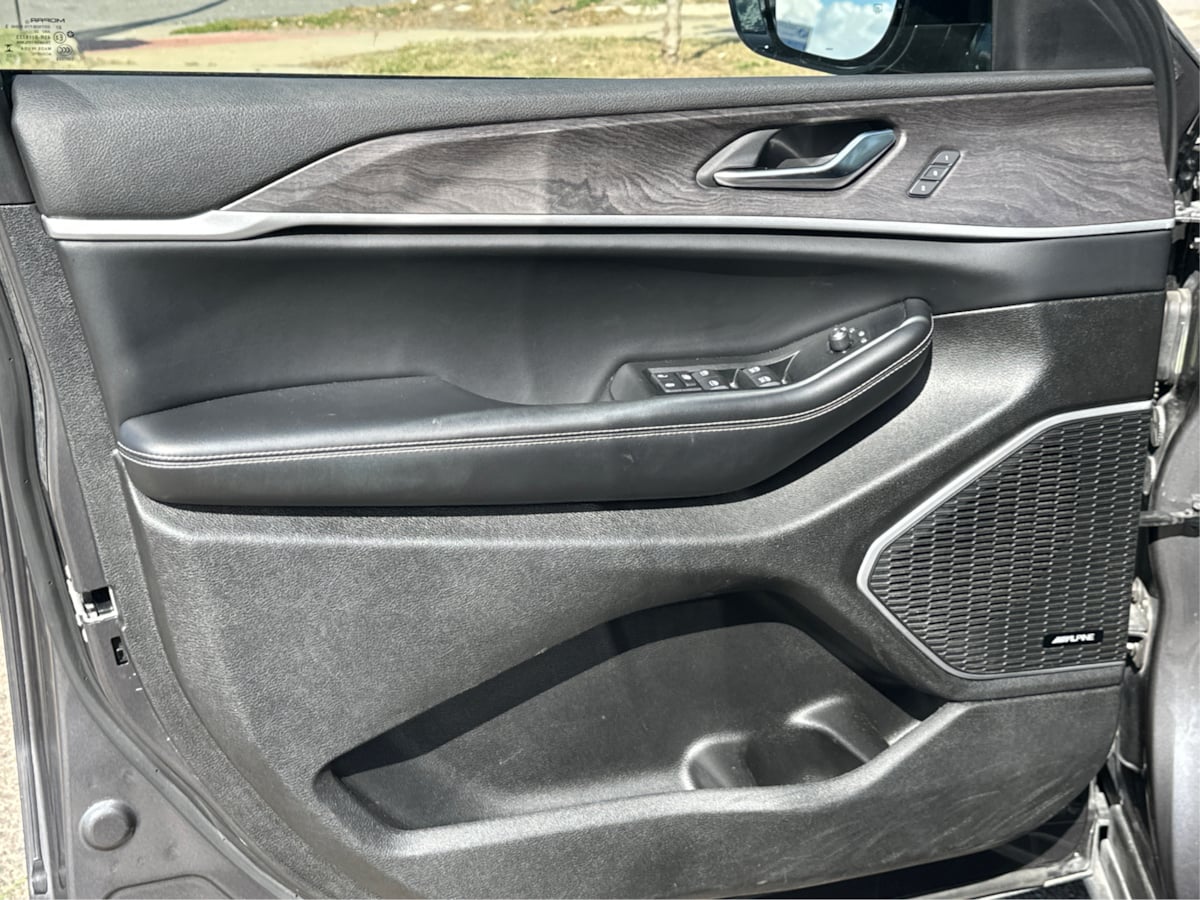 2023 Jeep Cherokee 4xe photo 13