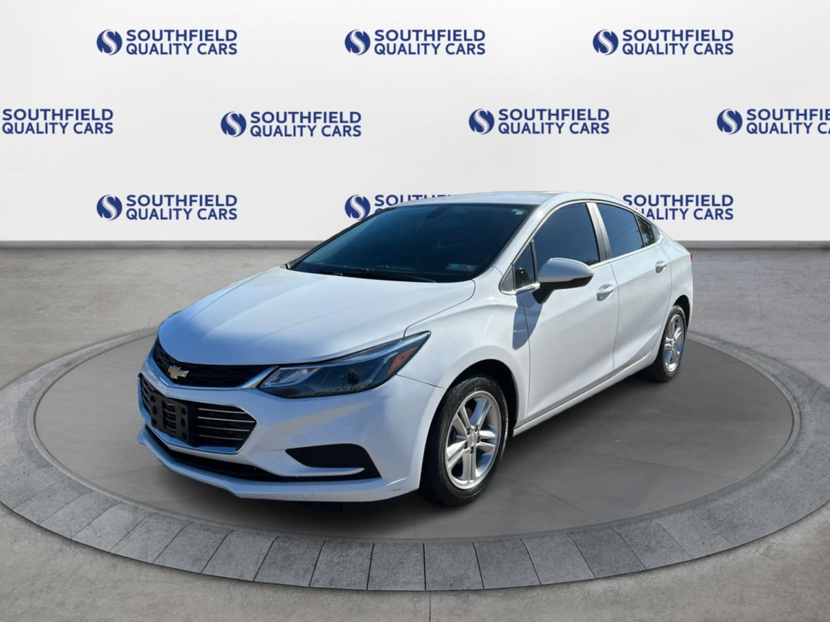 2017 Chevrolet Cruze LT photo 2