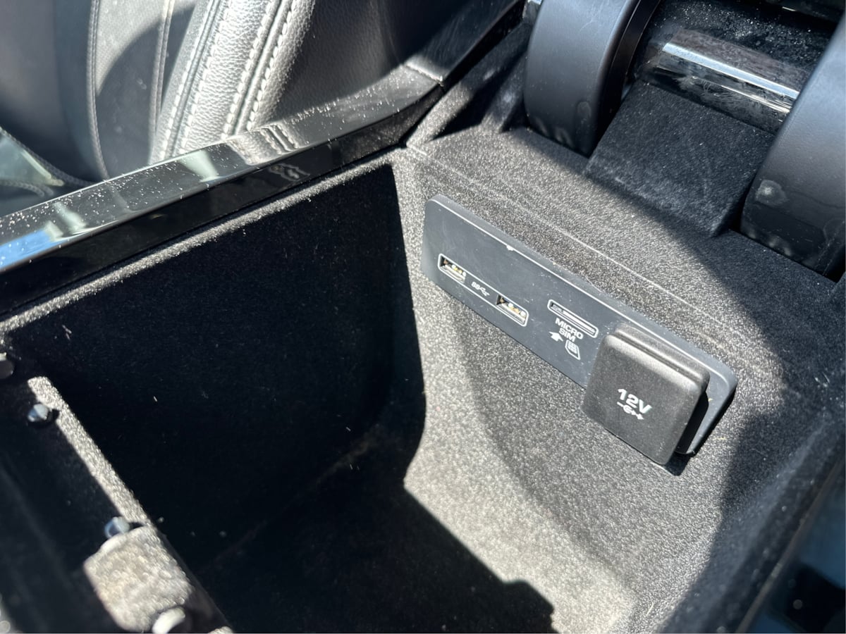 Photo 21 of this Land Rover Range Rover Velar