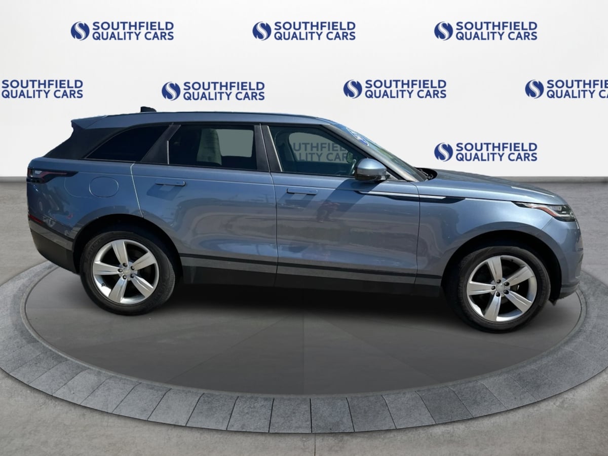 Photo 8 of this Land Rover Range Rover Velar