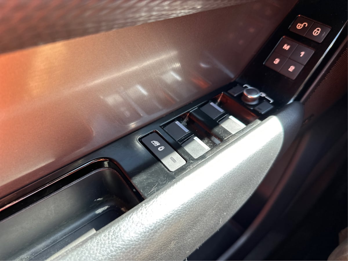Photo 11 of this Land Rover Range Rover Velar