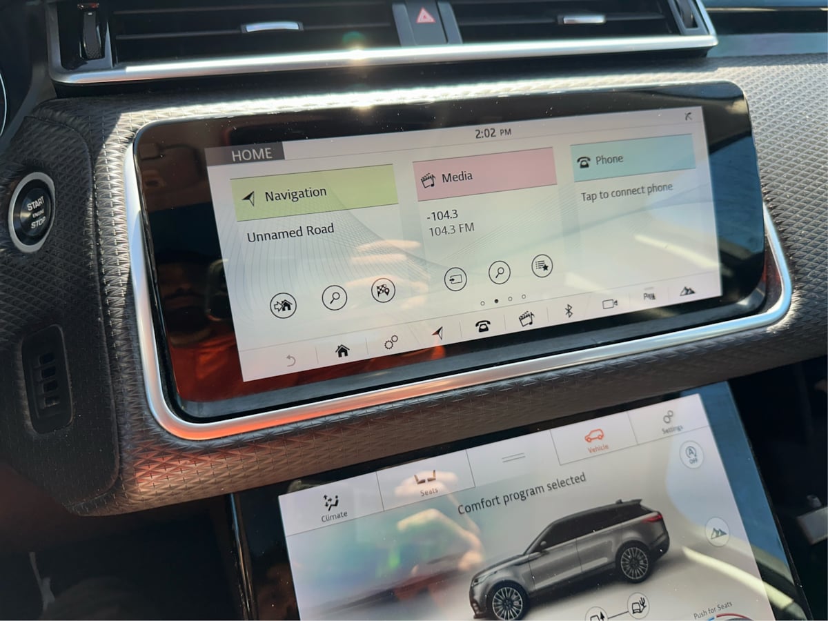 Photo 19 of this Land Rover Range Rover Velar