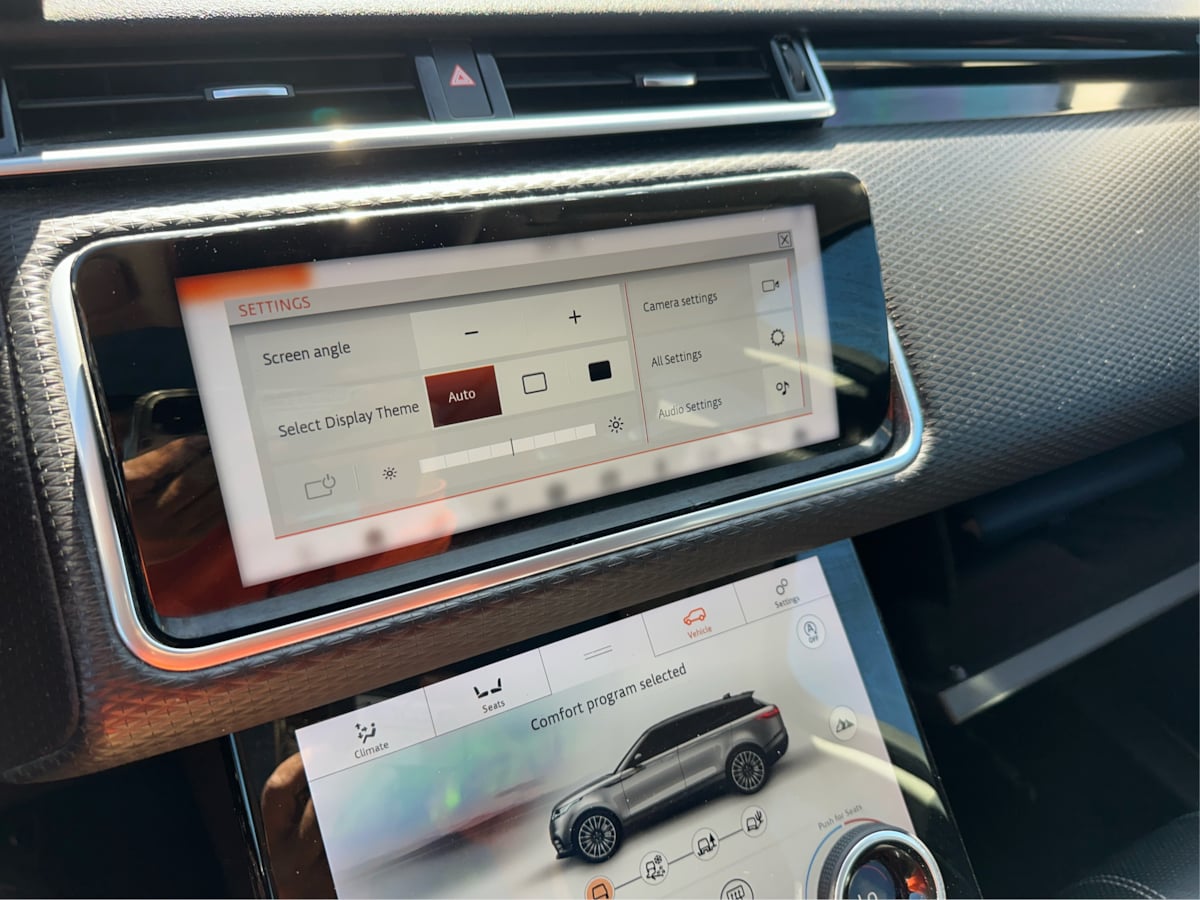 Photo 18 of this Land Rover Range Rover Velar