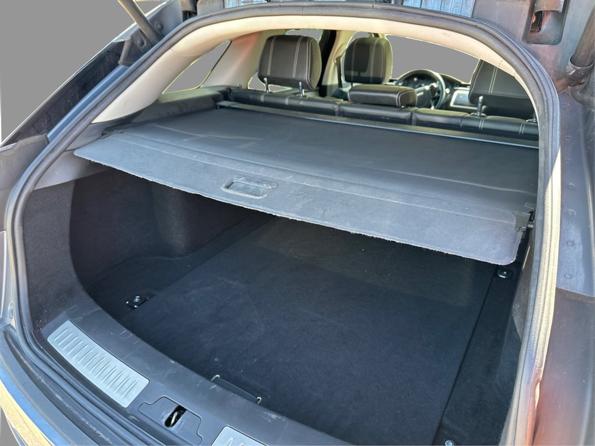 Photo 42 of this Land Rover Range Rover Velar