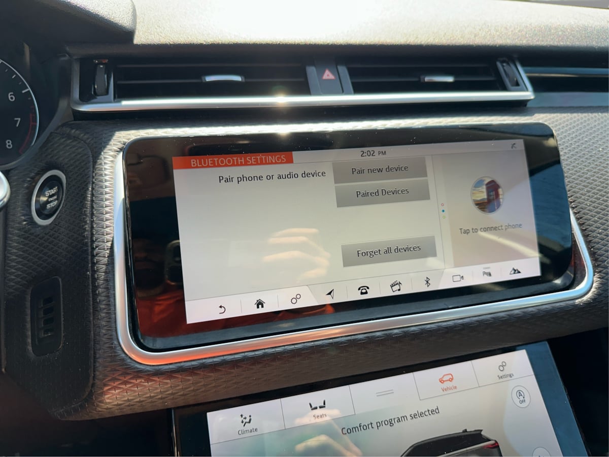 Photo 32 of this Land Rover Range Rover Velar