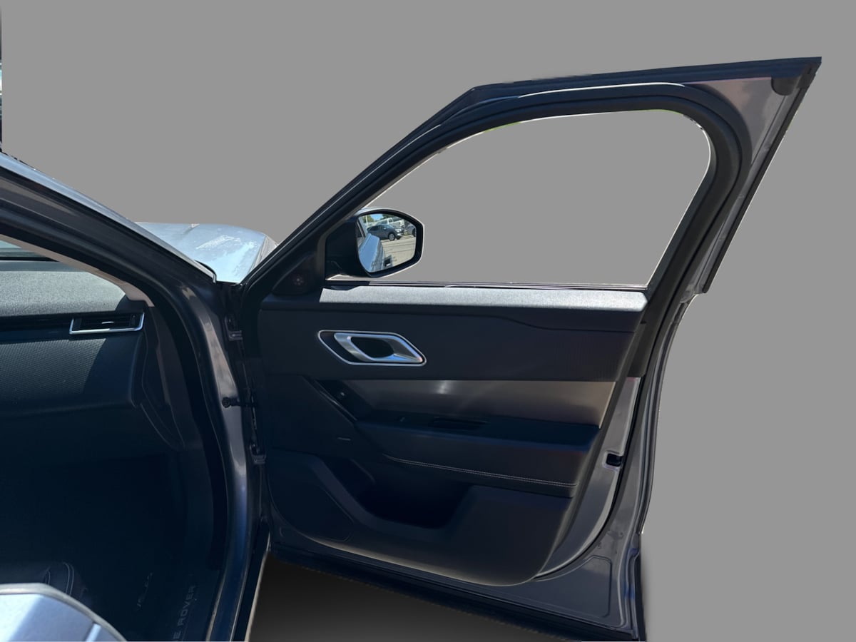 Photo 33 of this Land Rover Range Rover Velar