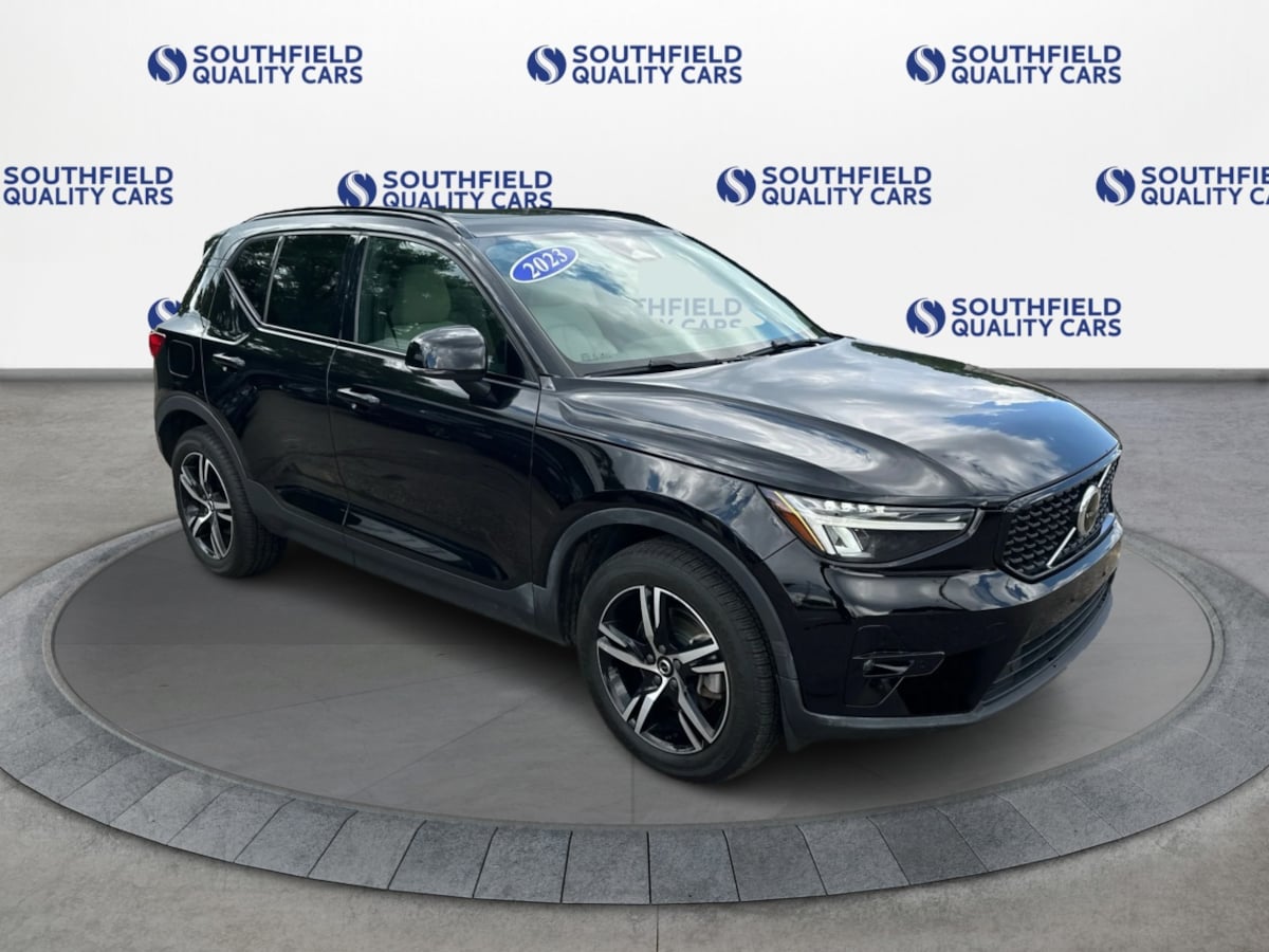 Volvo XC40 photo 2