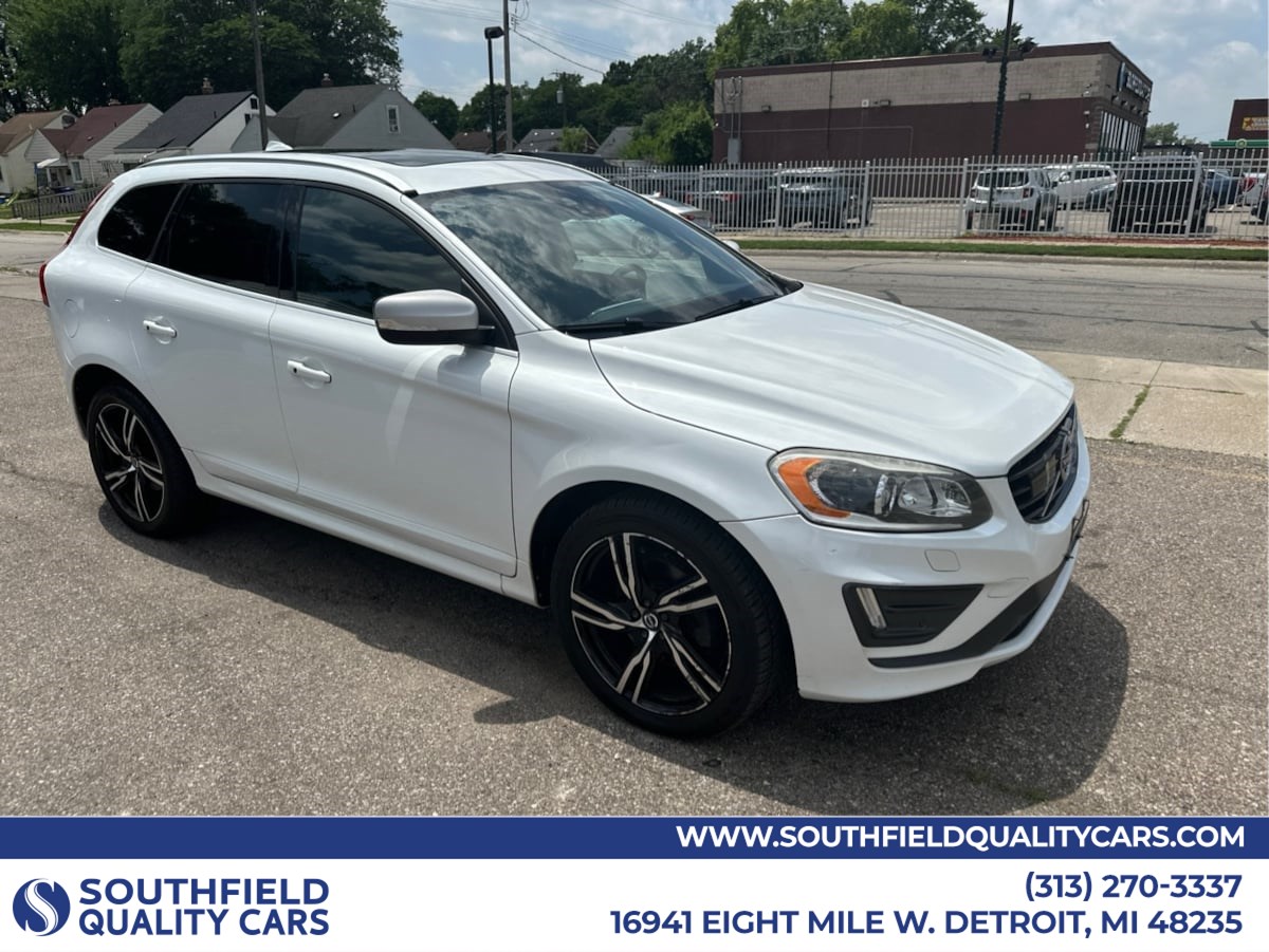 2018 Volvo XC90 T6 AWD Momentum's photo