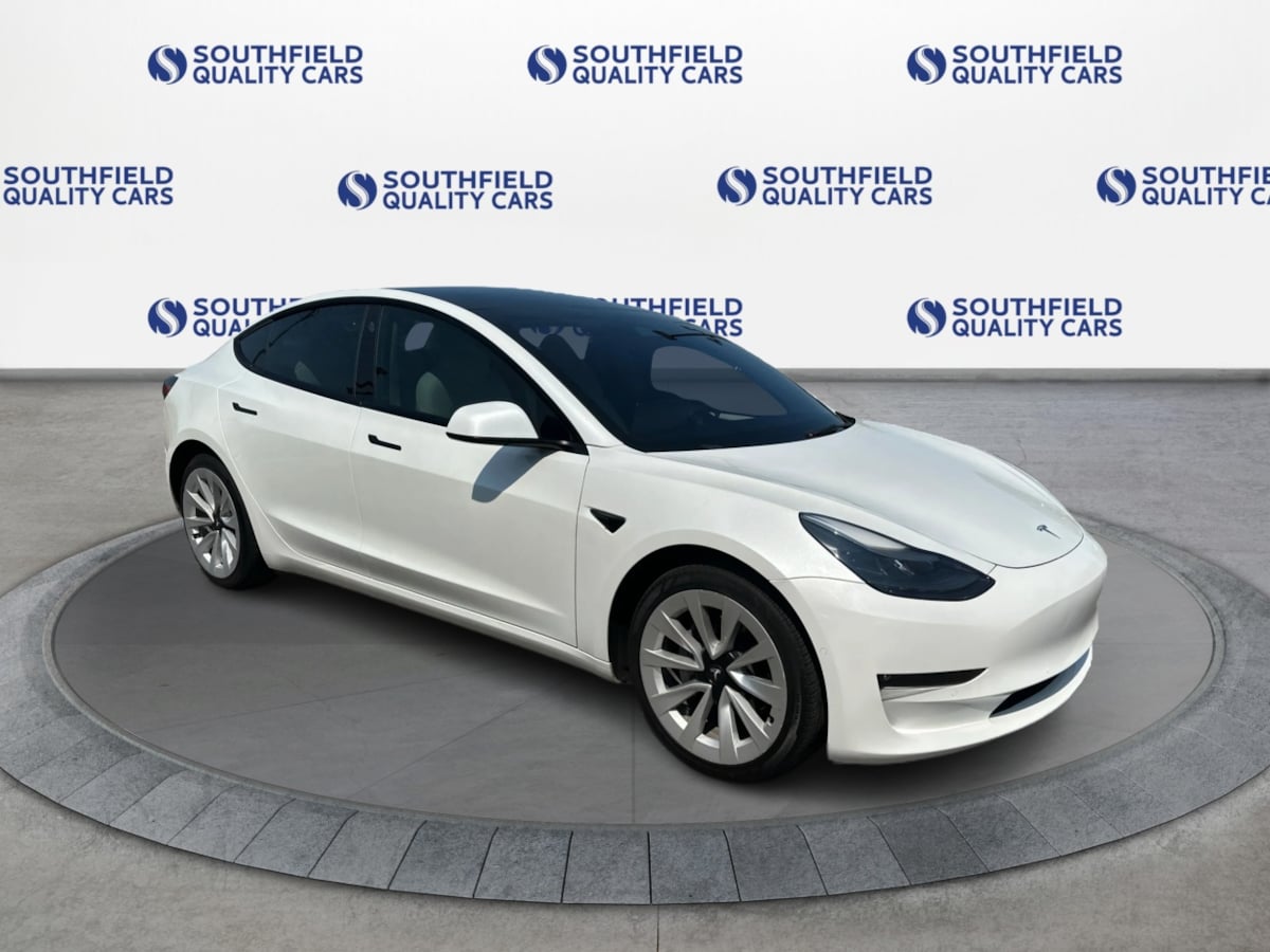 Tesla Model 3 photo 2