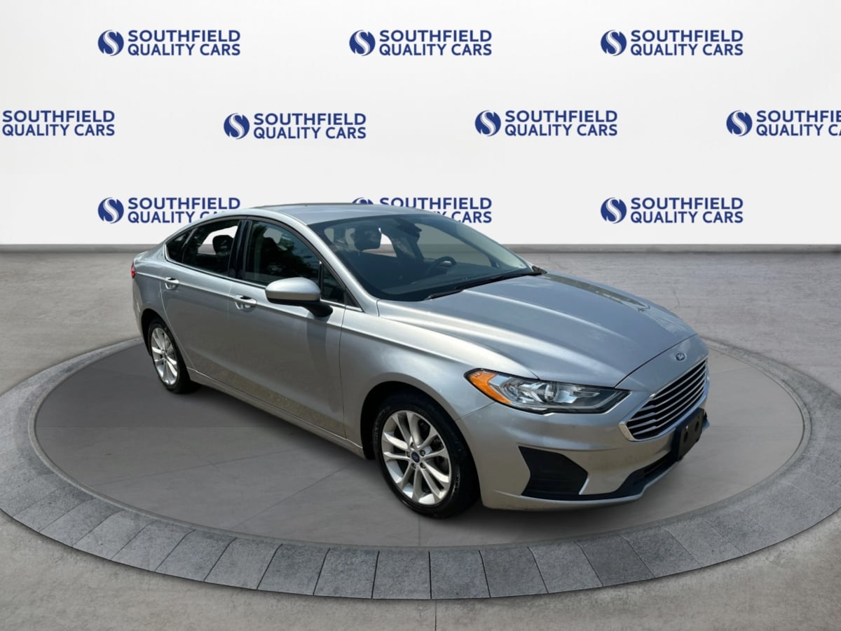 Ford Fusion photo 2