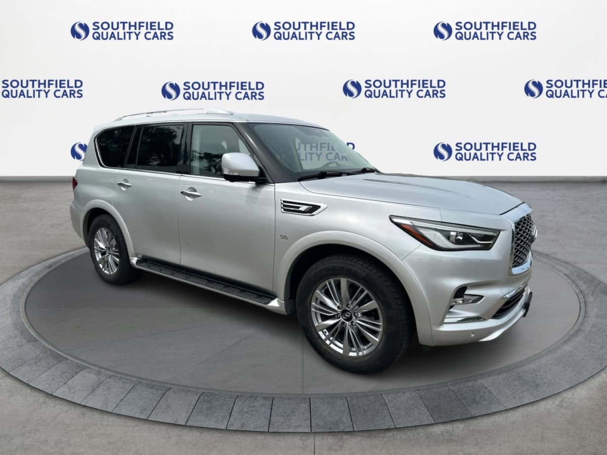 Infiniti QX80 photo 2