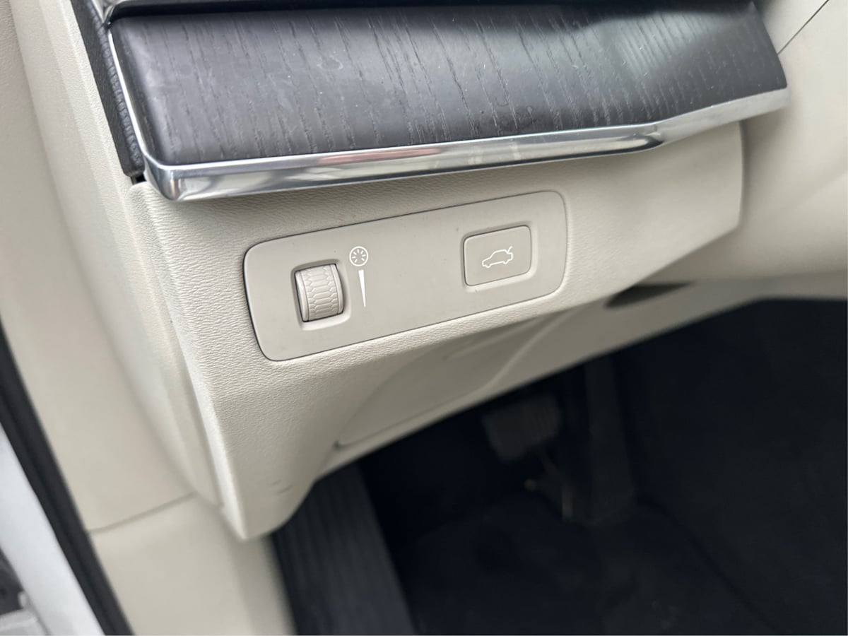 Volvo XC90 photo 27