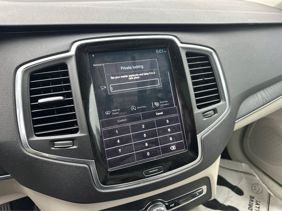 Volvo XC90 photo 17