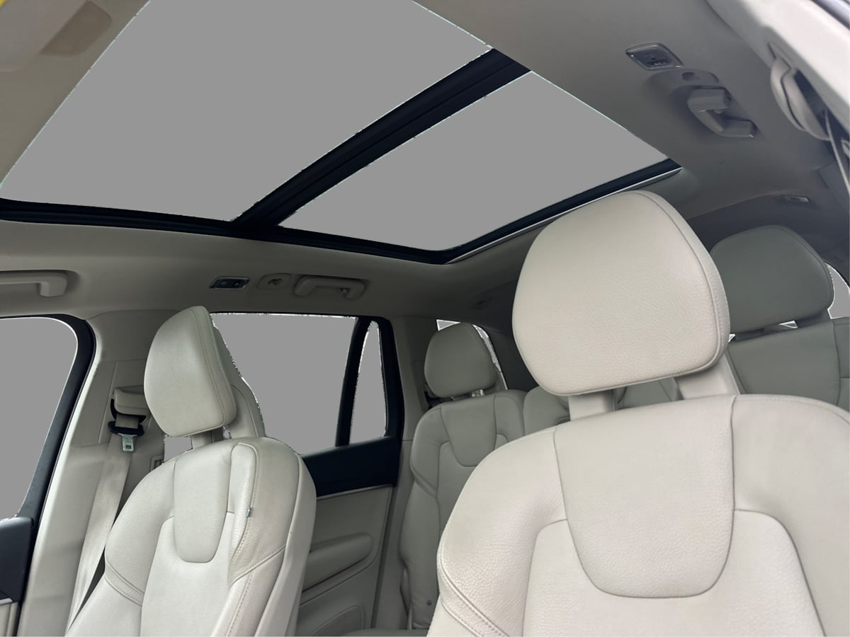 Volvo XC90 photo 29