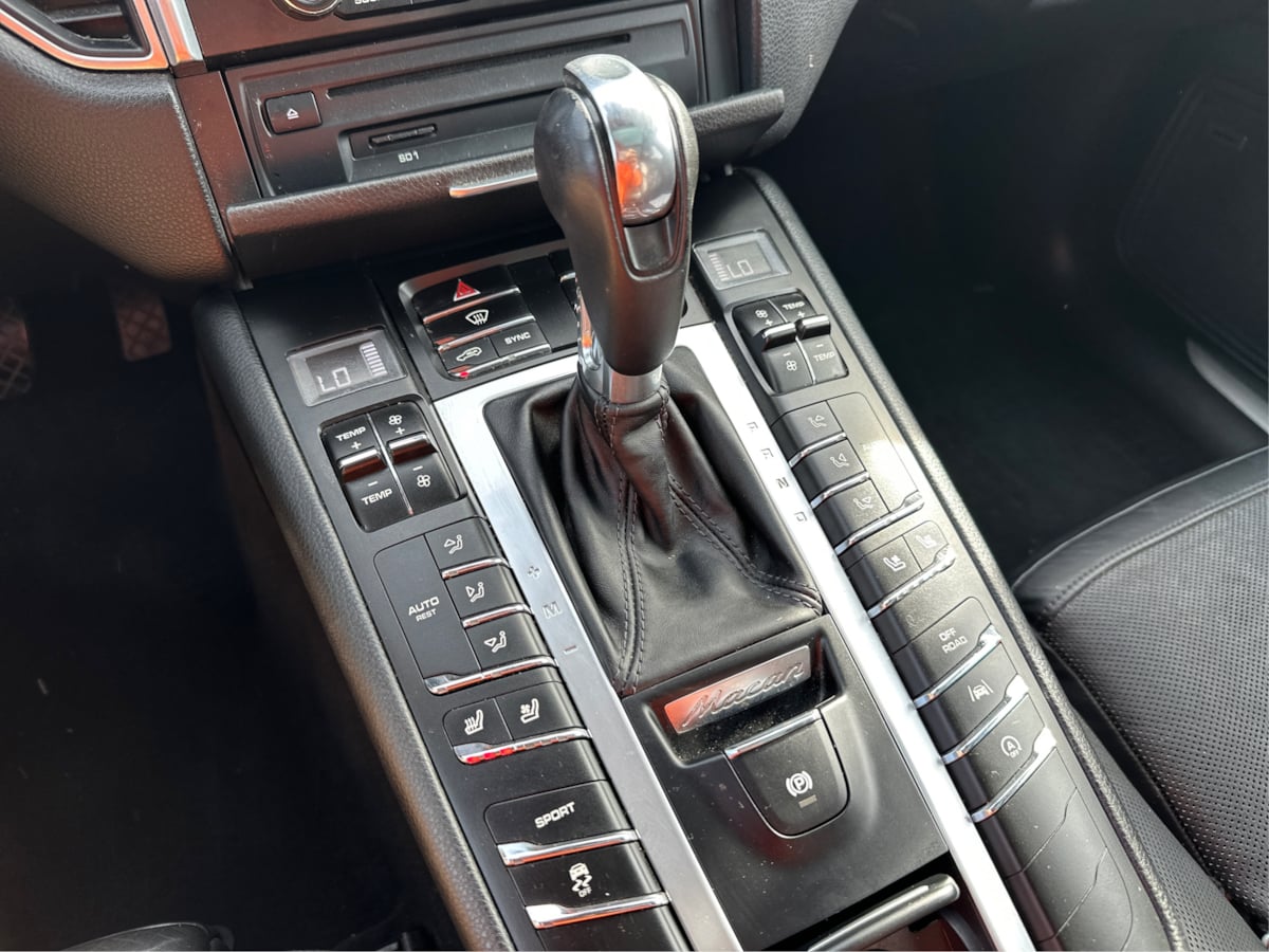 Porsche Macan photo 17