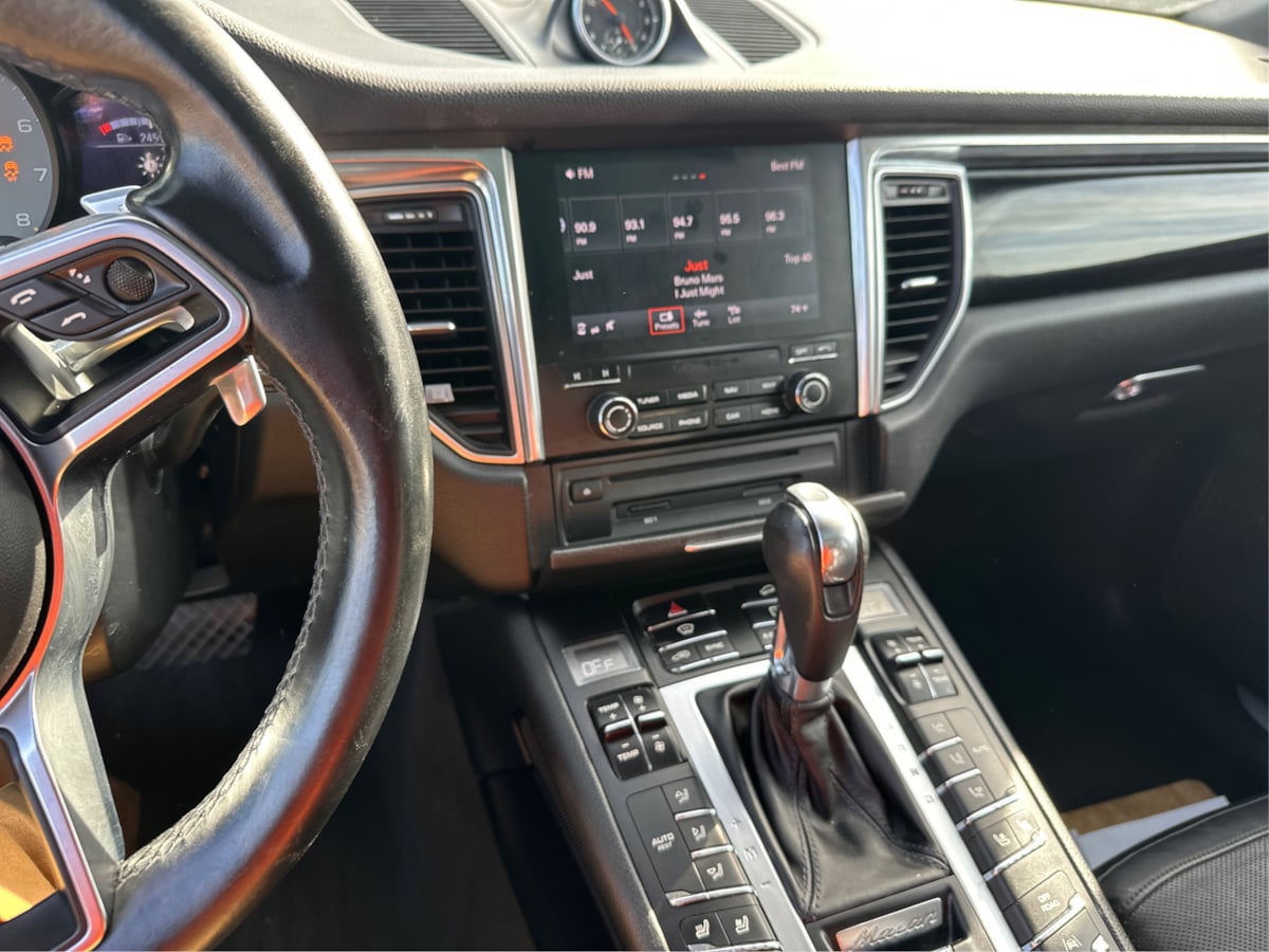 Porsche Macan photo 22
