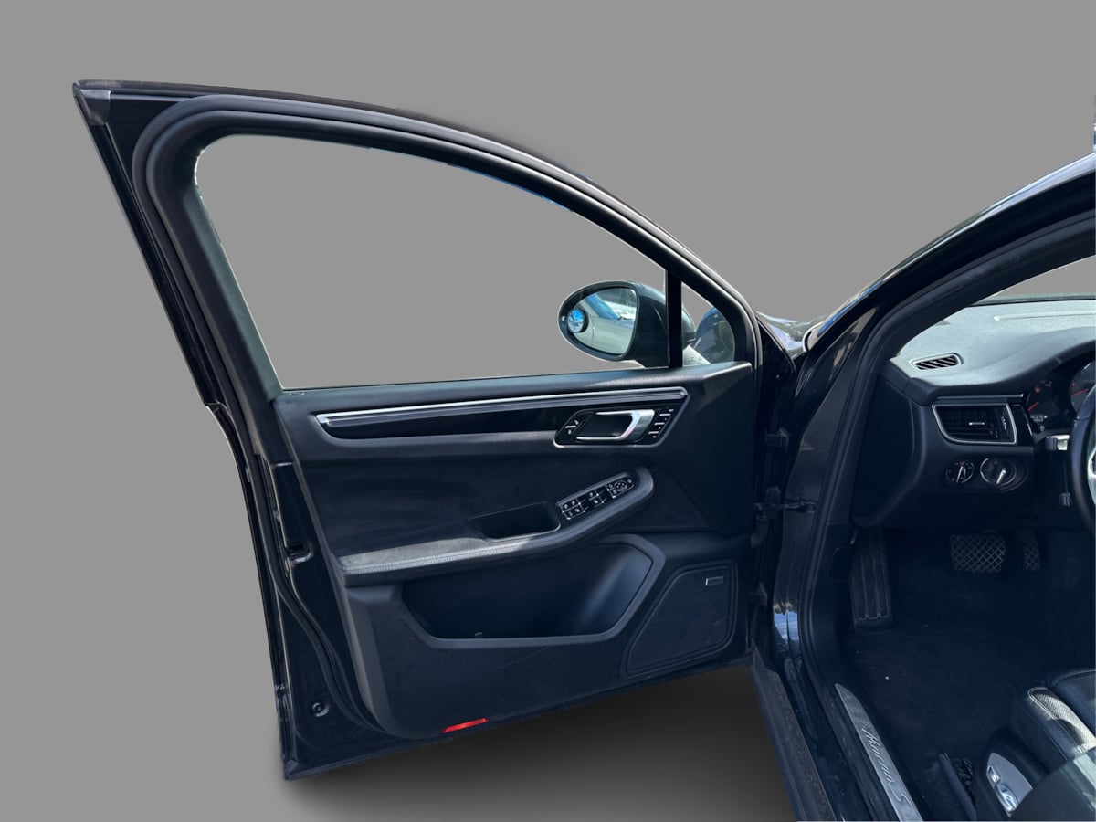 Porsche Macan photo 24