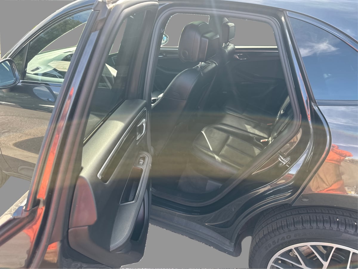 Porsche Macan photo 37
