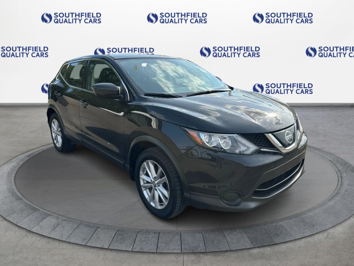Nissan Rogue Sport photo 2